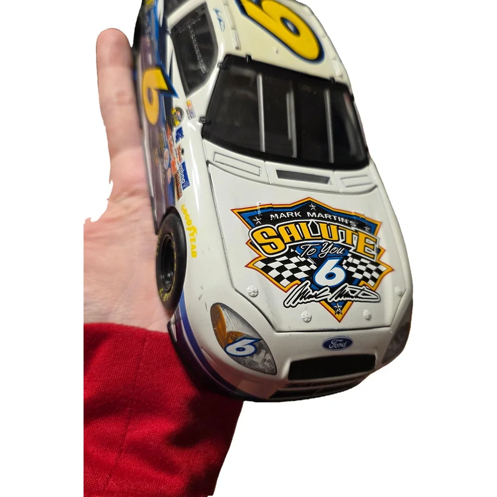 Mark Martin #6 Salute to You 2005 Ford Taurus 1:24 Team Caliber NASCAR